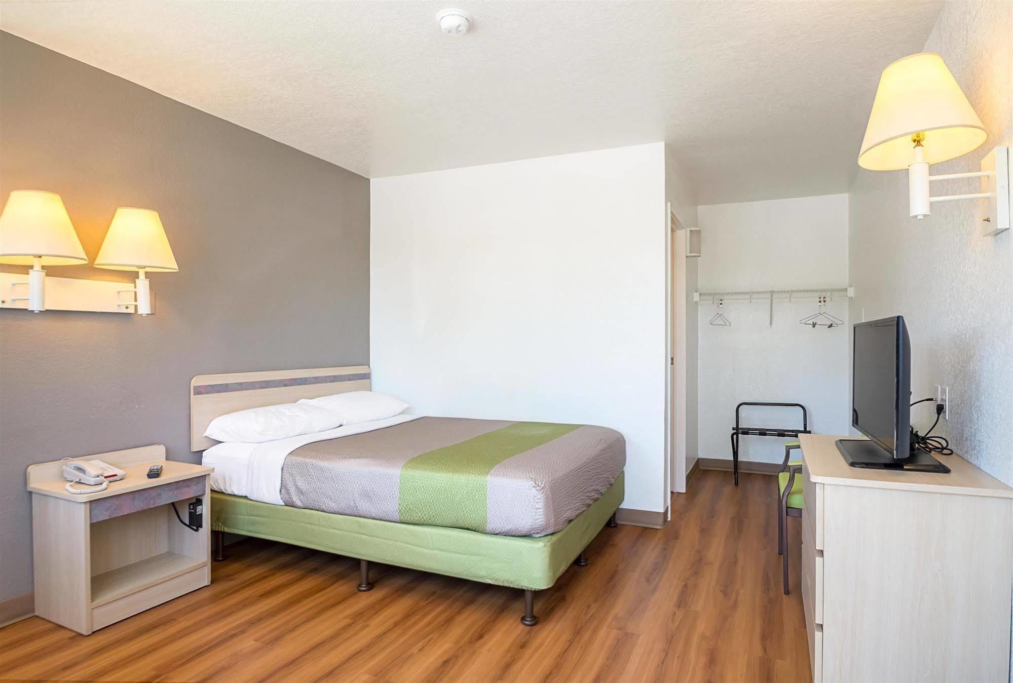 Motel 6-Pueblo, Co - I-25 ภายนอก รูปภาพ